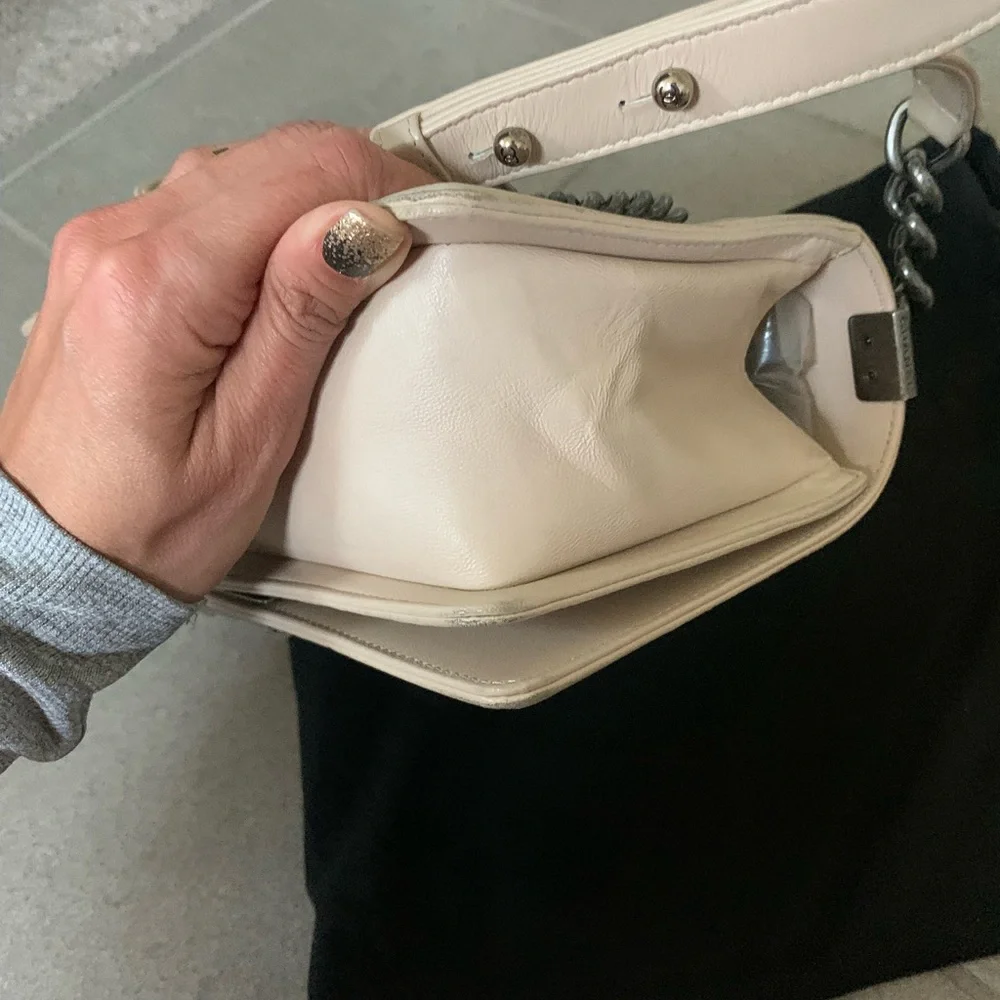 Chanel boy ivory ltd edition wrinkled leather gunmetal hardware medium chevron - Picture 9 of 10